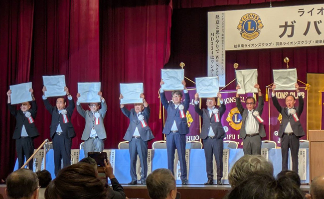 �������